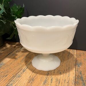 Milk Glass Pedestal Fruit Bowl M600 by E O Brody Co
Cleveland Ohio
